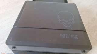 Intel NUC 9 Extreme Ghost Canyon Verpackung