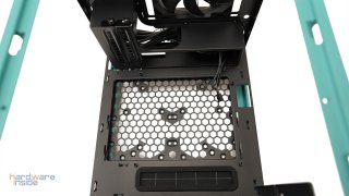 thermaltake-the-tower-100-turquoise-mini-mainboard.JPG