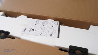 msi-mpg-artymis-323cqr-verpackung-innen-1.JPG