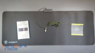 snakebyte-mousepad-ultra-rgb-xl-inhalt (2).jpg