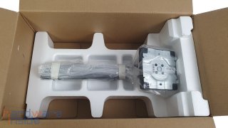 nzxt-canvas-27q-small-monitor-stand-verpackung-innen-zwei.jpg