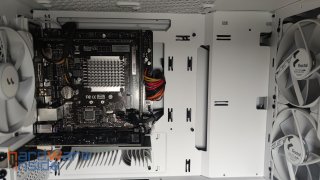 fractal-pop-mini-air-mainboard-eingebaut.jpg