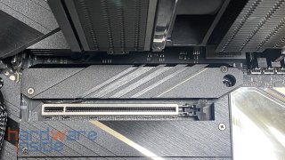 Crucial T705 PCIe Gen5 NVMe M.2 SSD_Einbau Kühlkörper_10.jpg