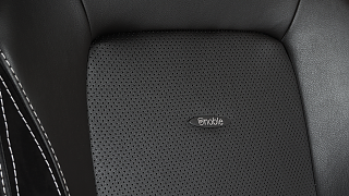Noblechairs HERO (1)
