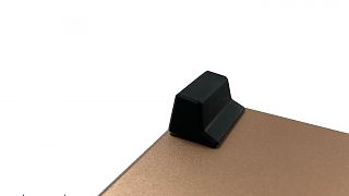Tastatur Füße montiert