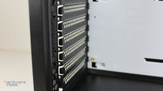 Z7Neo_Slotblenden_müssen_rausgebrochen_werden.jpg