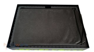 Schenker XMG NEO 17 (M19) - 10.jpg