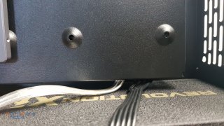 Inter-Tech C-701_Abstand Anschlüsse HDD_1.jpg