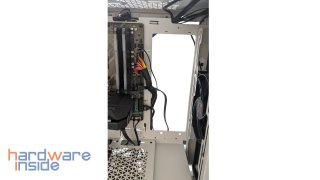 bequiet_Pure_base_500dx_kabeldurchfuehrung.jpg