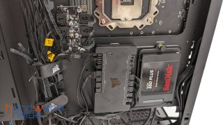 corsair-4000x-commander-ssd-verbaut.jpg