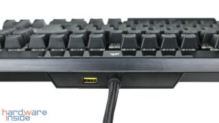 corsair-k100-rgb-usb-passthrough.jpg