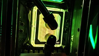 Alphacool_Eisblock_XPX_Pro_Aurora_Light_-_Plexi_Einleitung.jpg