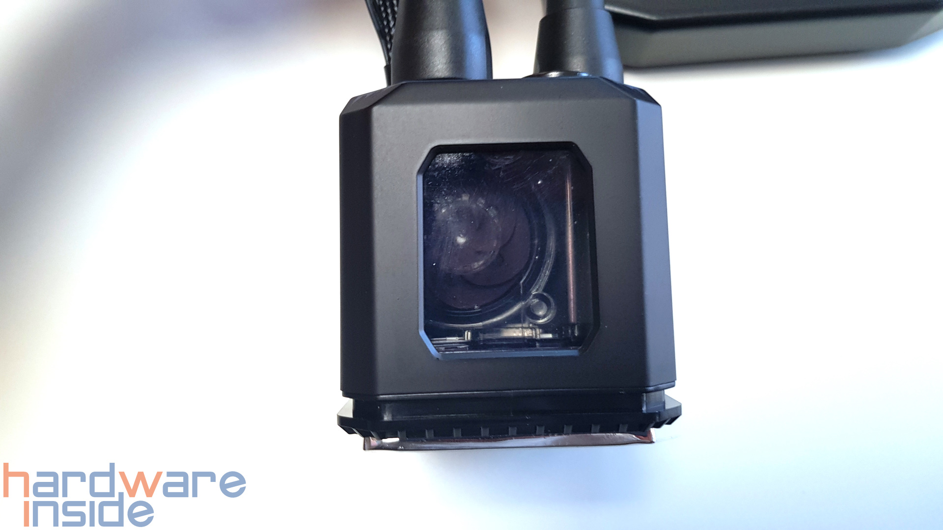 Alphacool_Eisbaer_Aurora_240_Wasserblock_4_1_neu.jpg