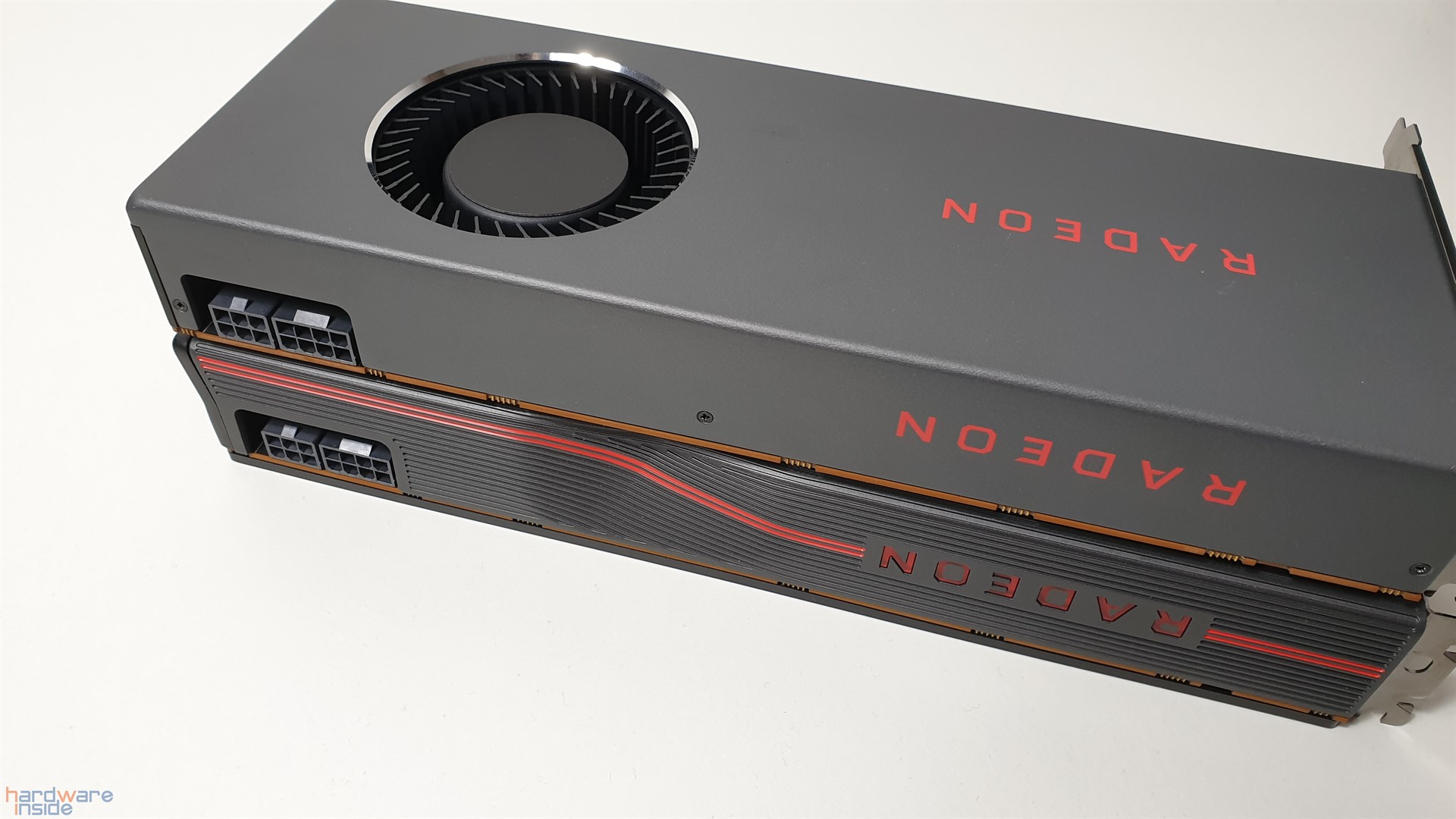 AMD RADEON RX5700 & 5700XT Stromanschlüsse.jpg