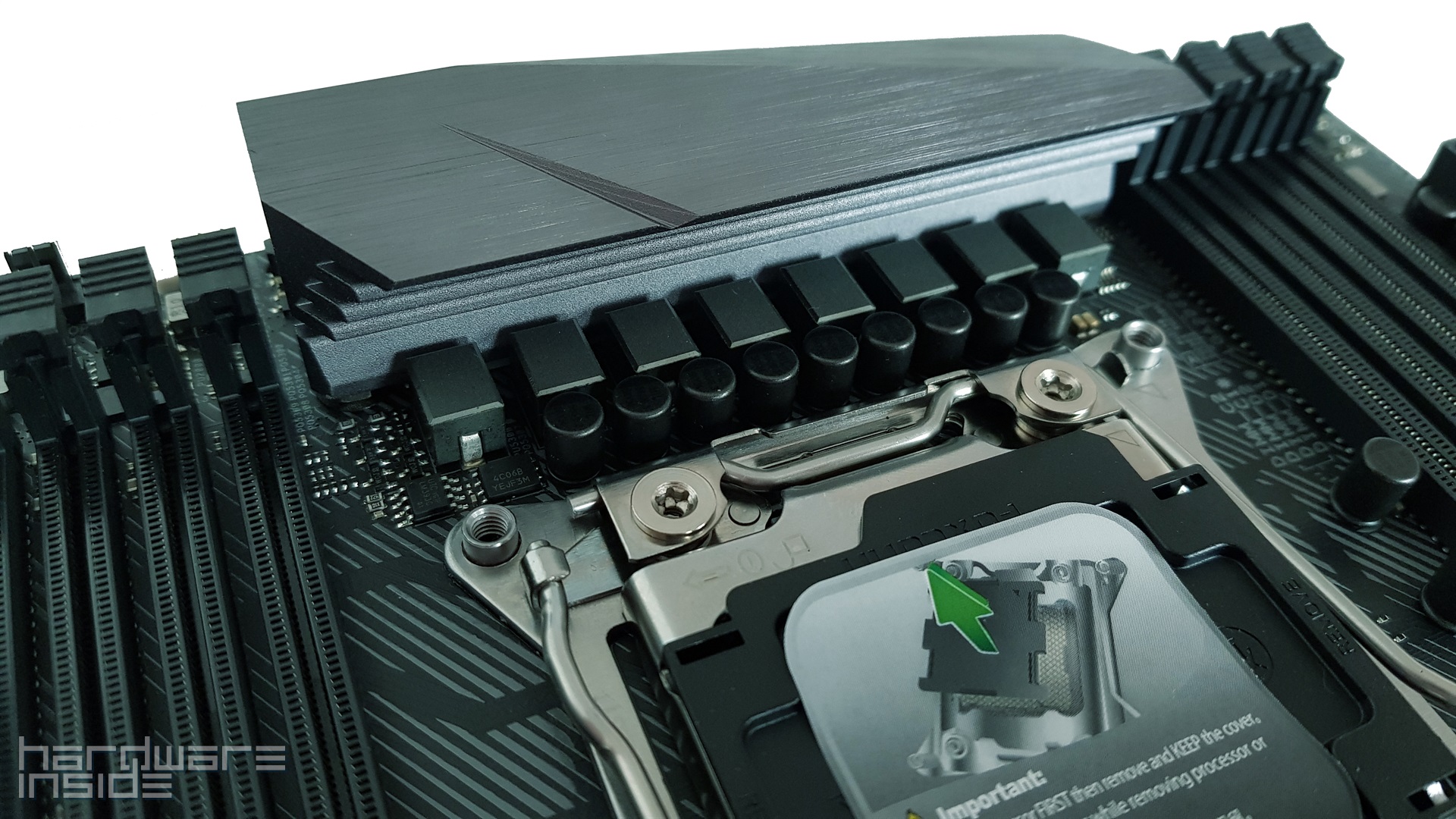 ASUS ROG STRIX X299-E Gaming - 17