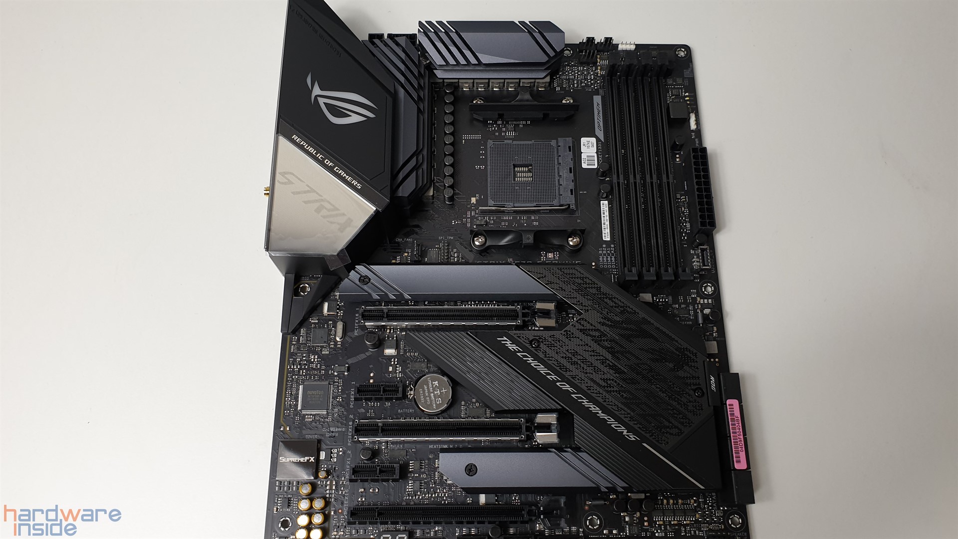 ASUS ROG STRIX X570-E Gaming 1.jpg