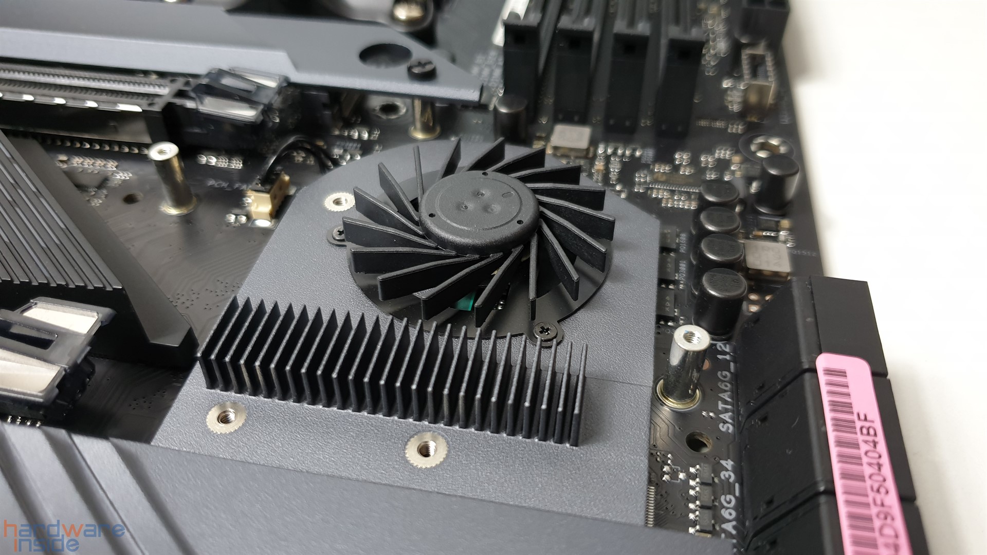 ASUS ROG STRIX X570-E Gaming 12.jpg