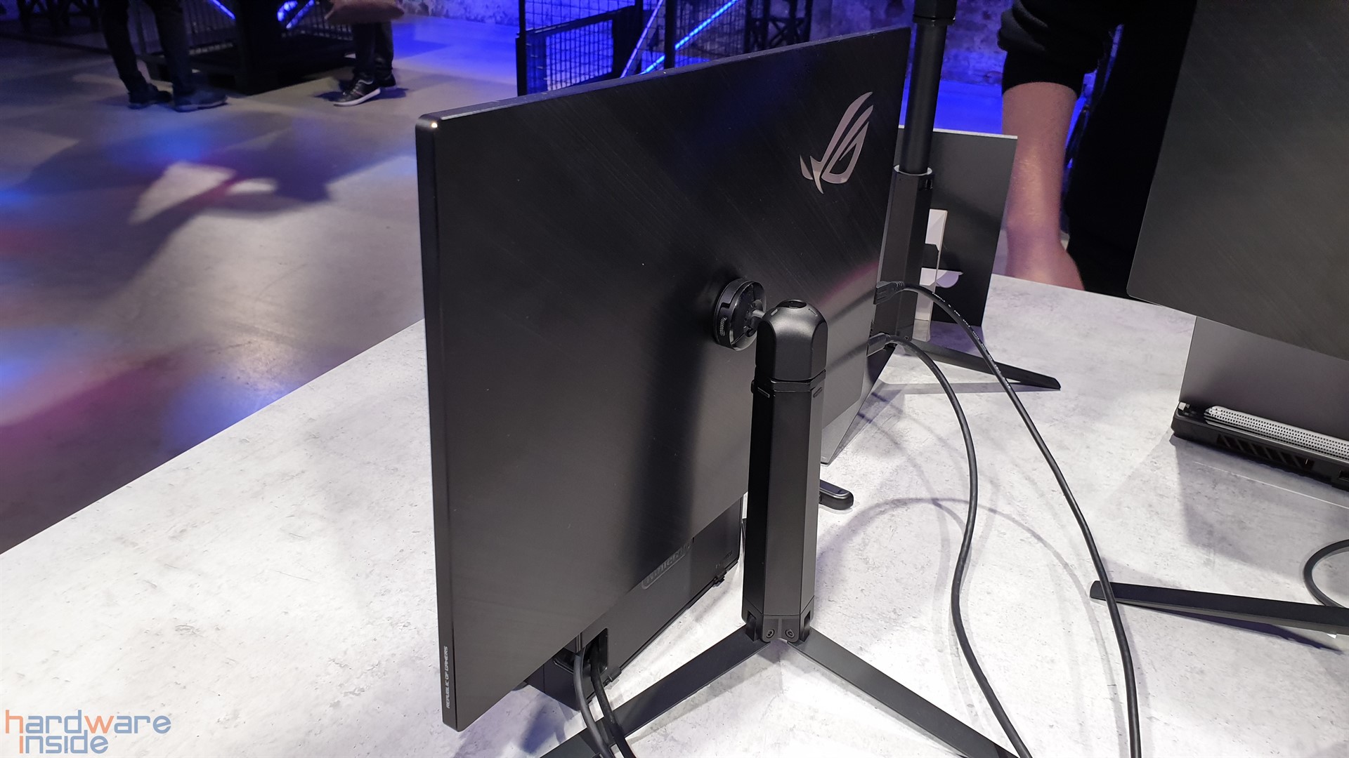 ASUS ROG STRIX XG17 3