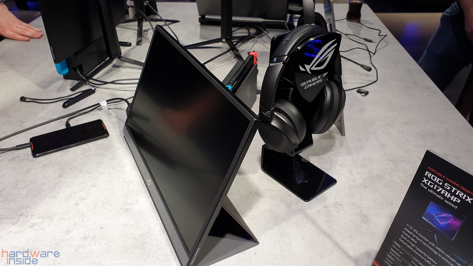 ASUS ROG STRIX XG17.jpg