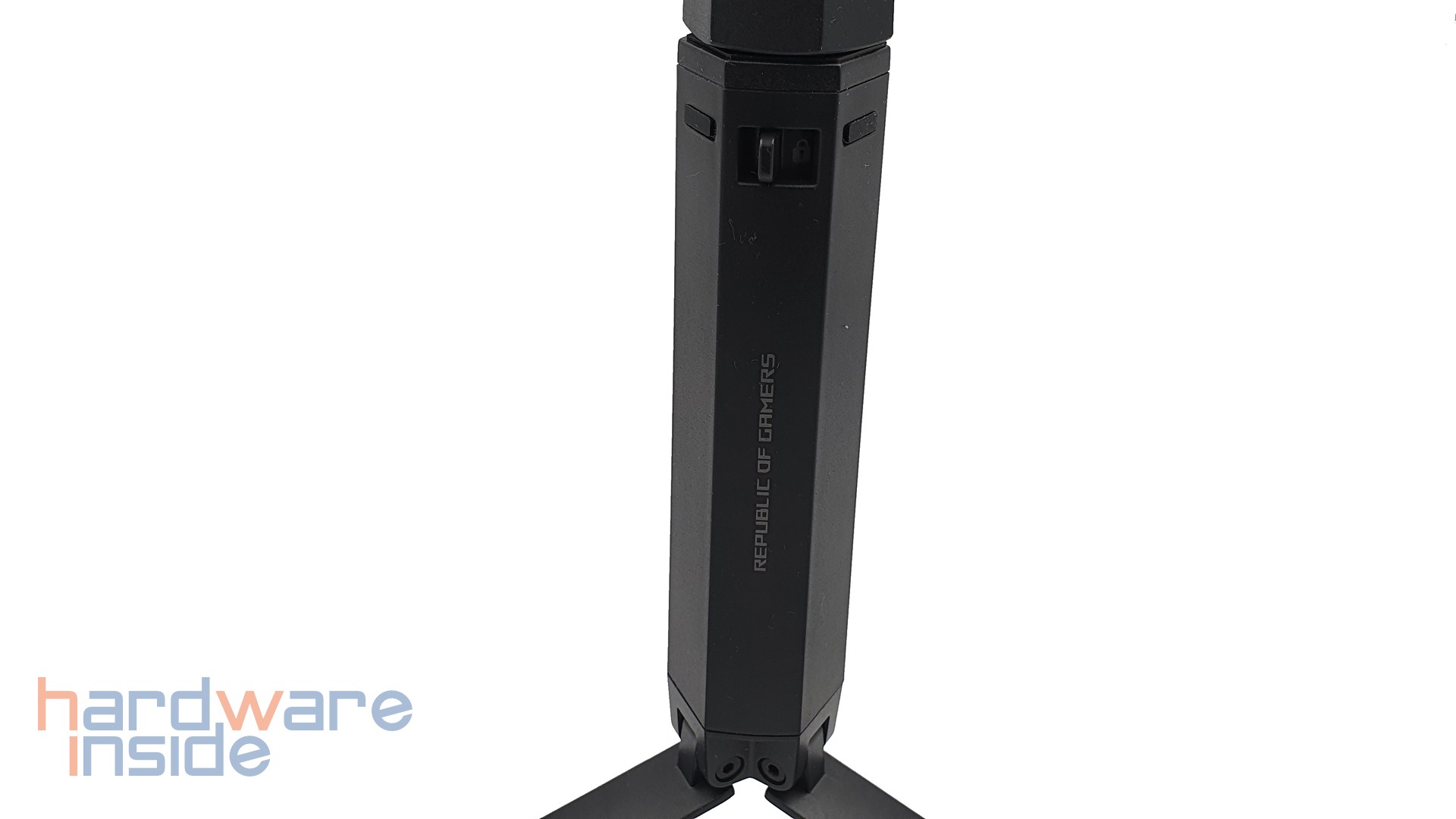 ASUS_ROG_Strix_XG17AHP_15.jpg