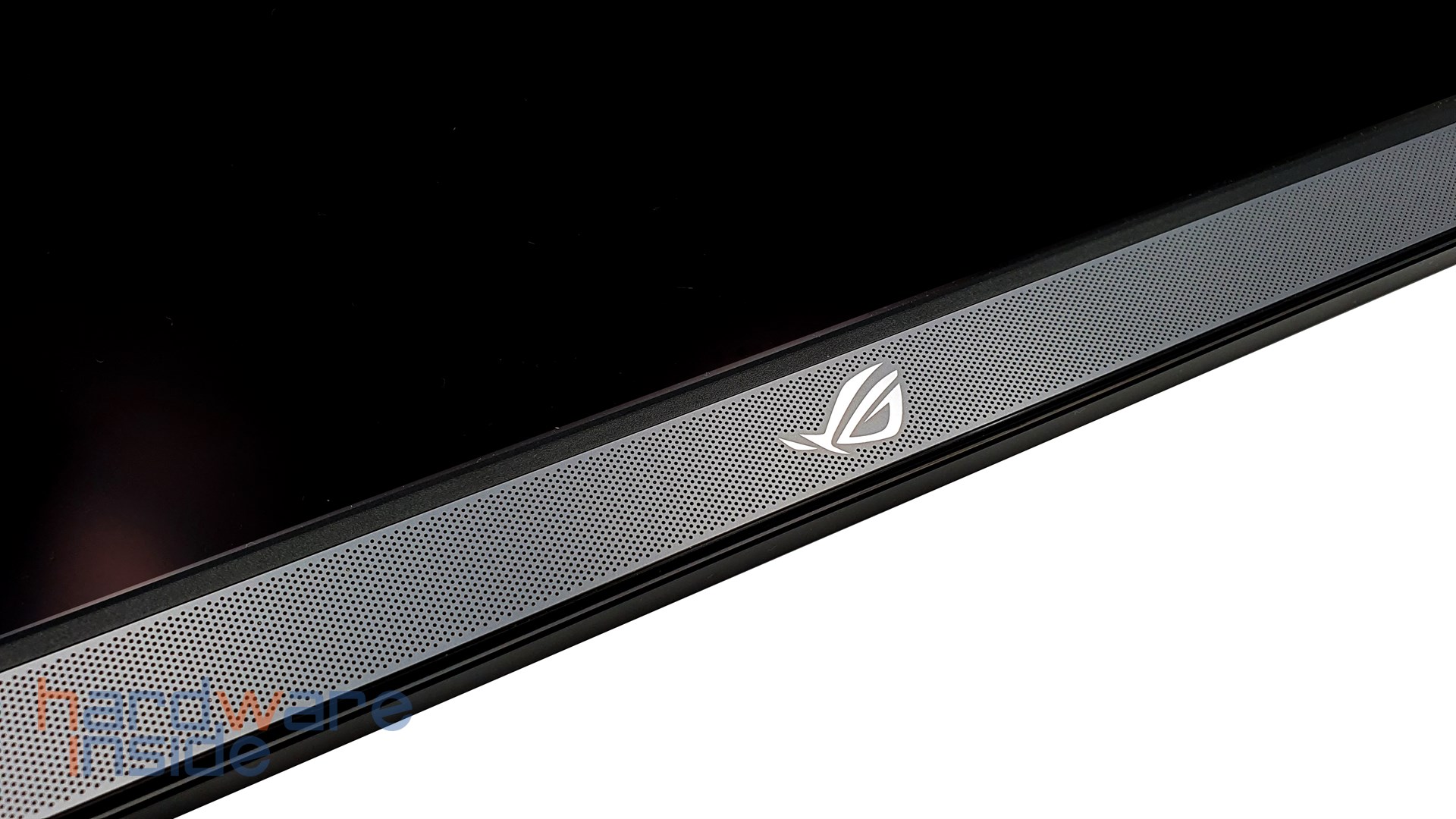 ASUS_ROG_Strix_XG17AHP_4.jpg