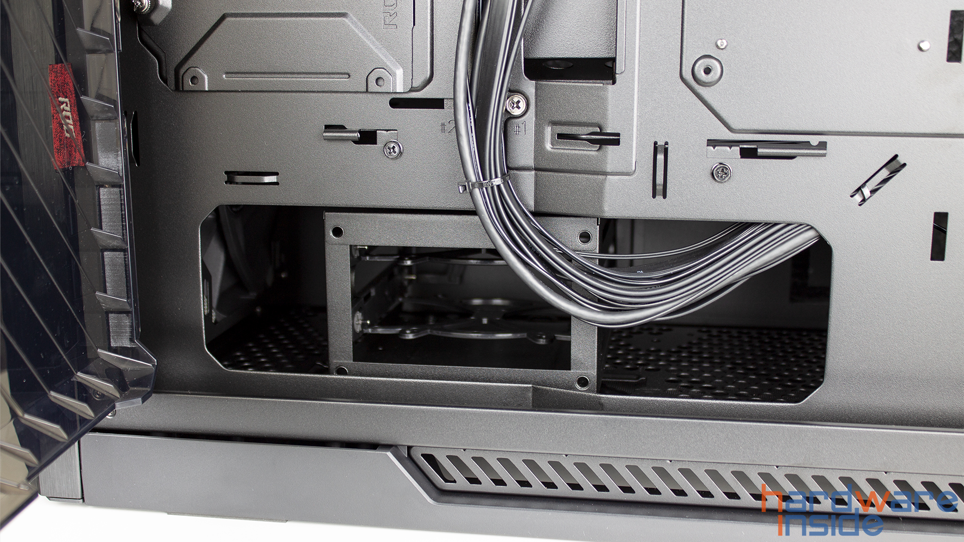 Asus_Strix_Helios_15.jpg