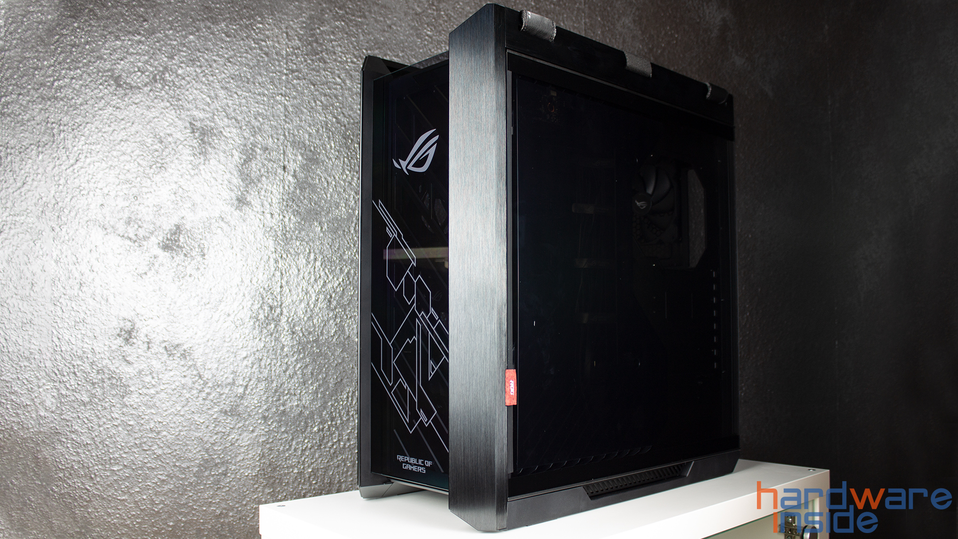 Asus_Strix_Helios_18.jpg