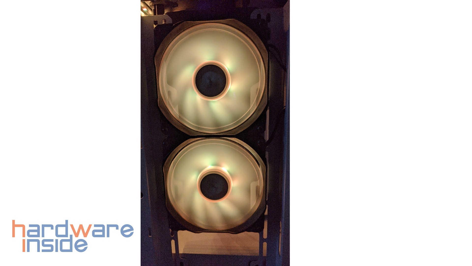 asus_tuf_gaming_lc_ 240_rgb_luefter_moniter_on.jpg