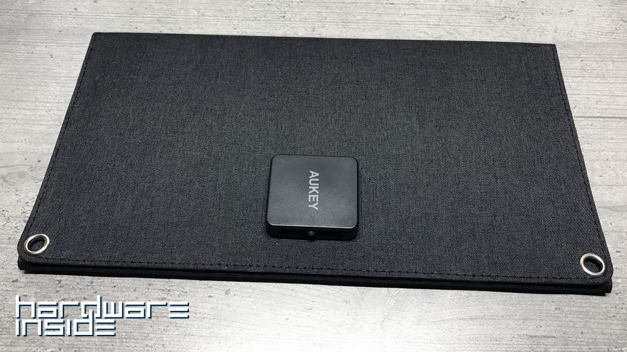 aukey_PB-P25_Solar-Panel_panel1.jpg