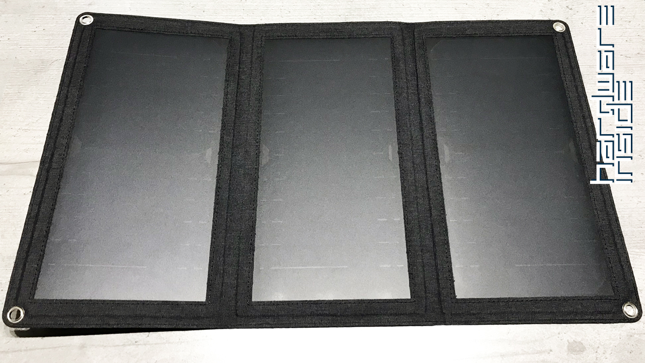 aukey_PB-P25_Solar-Panel_panel2.jpg