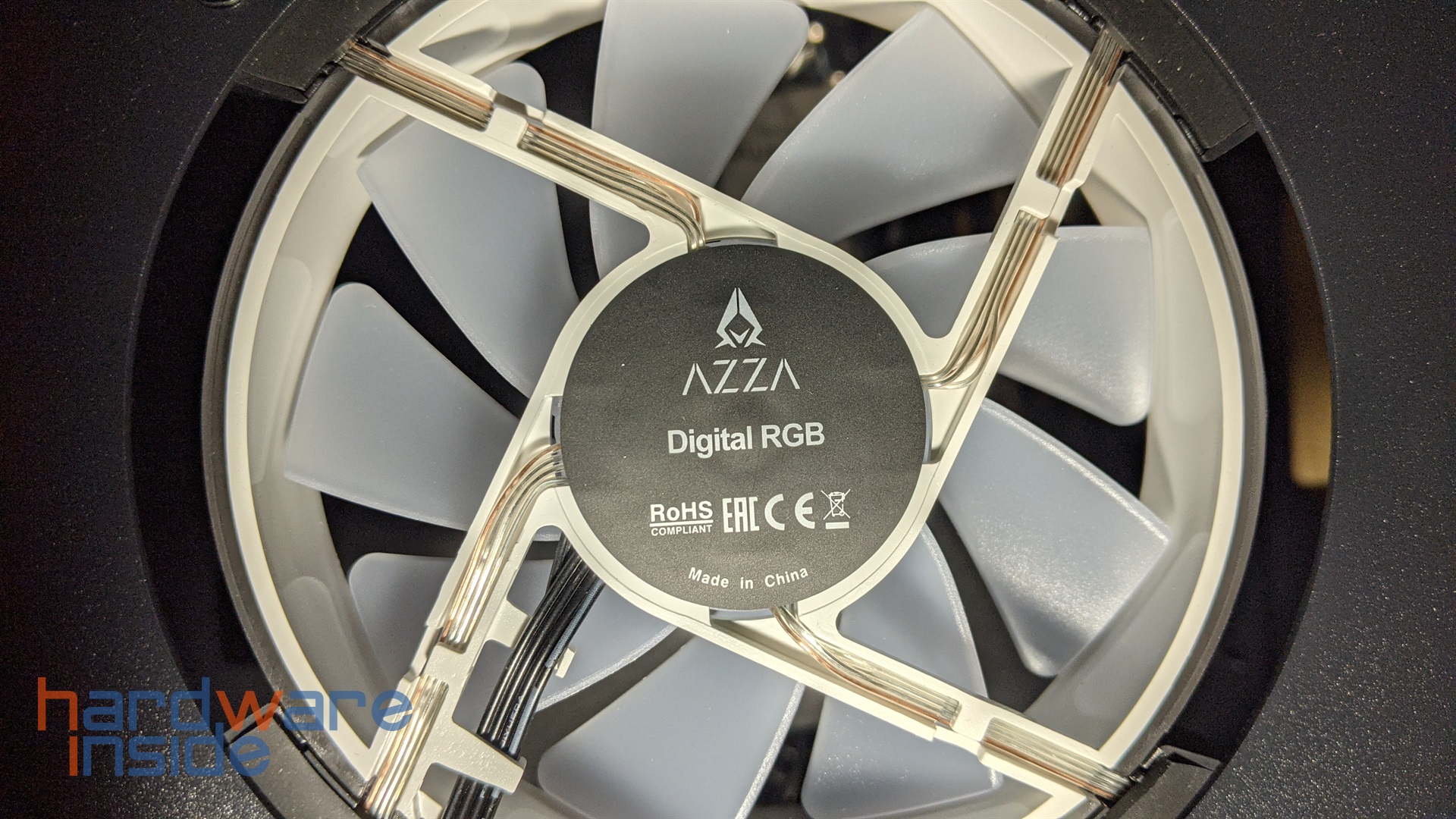 azza_pyramid_l_luefter.jpg
