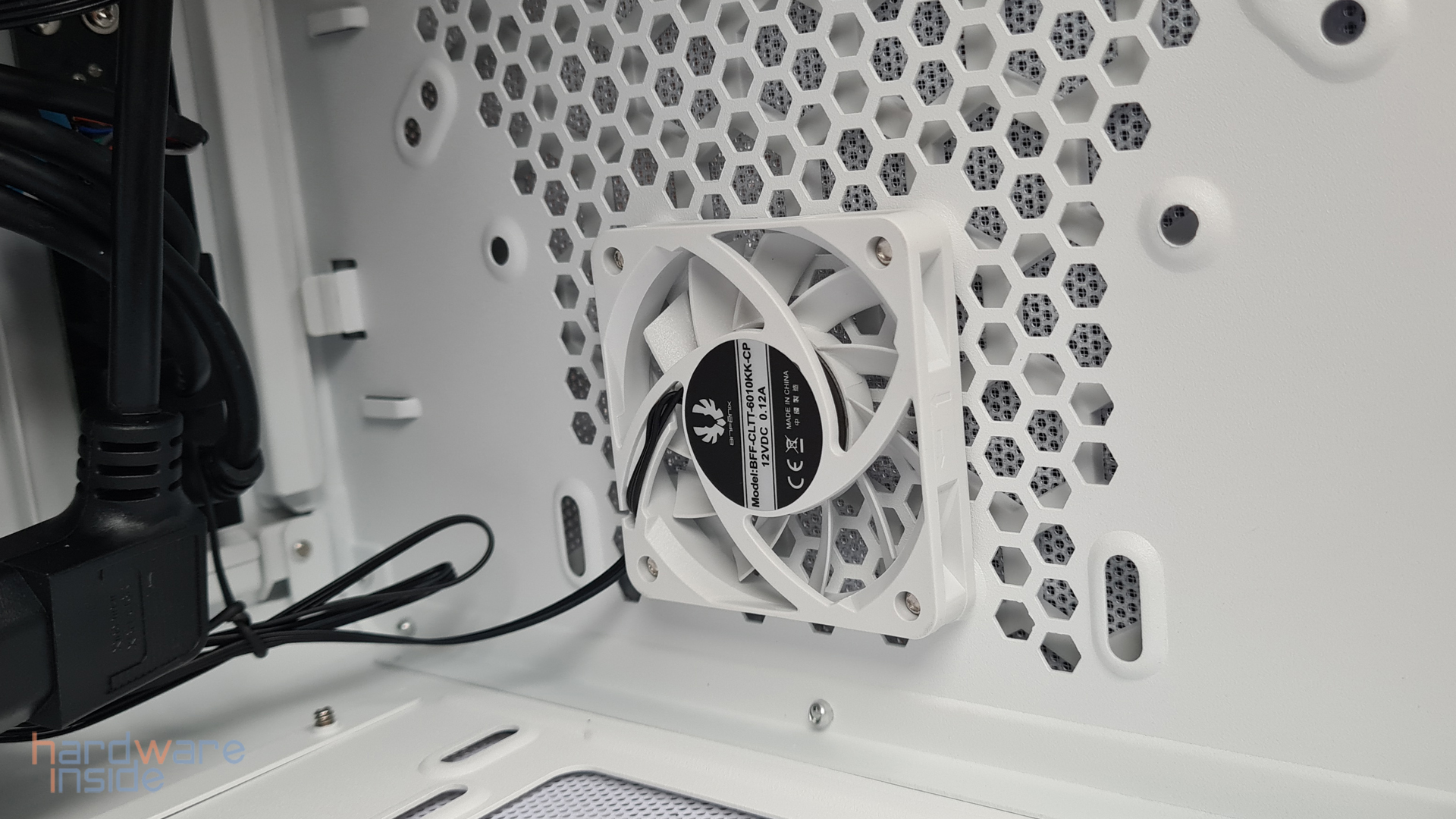 bitfenix prodigy m2022 argb_11.jpg