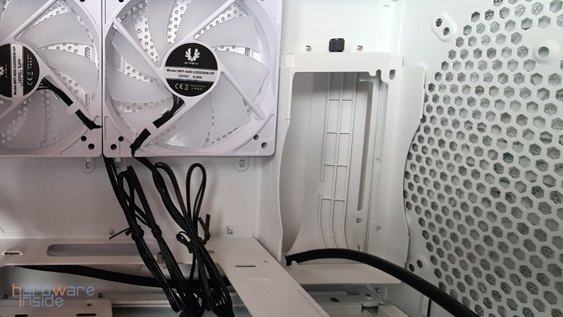 bitfenix prodigy m2022 argb_17.jpg