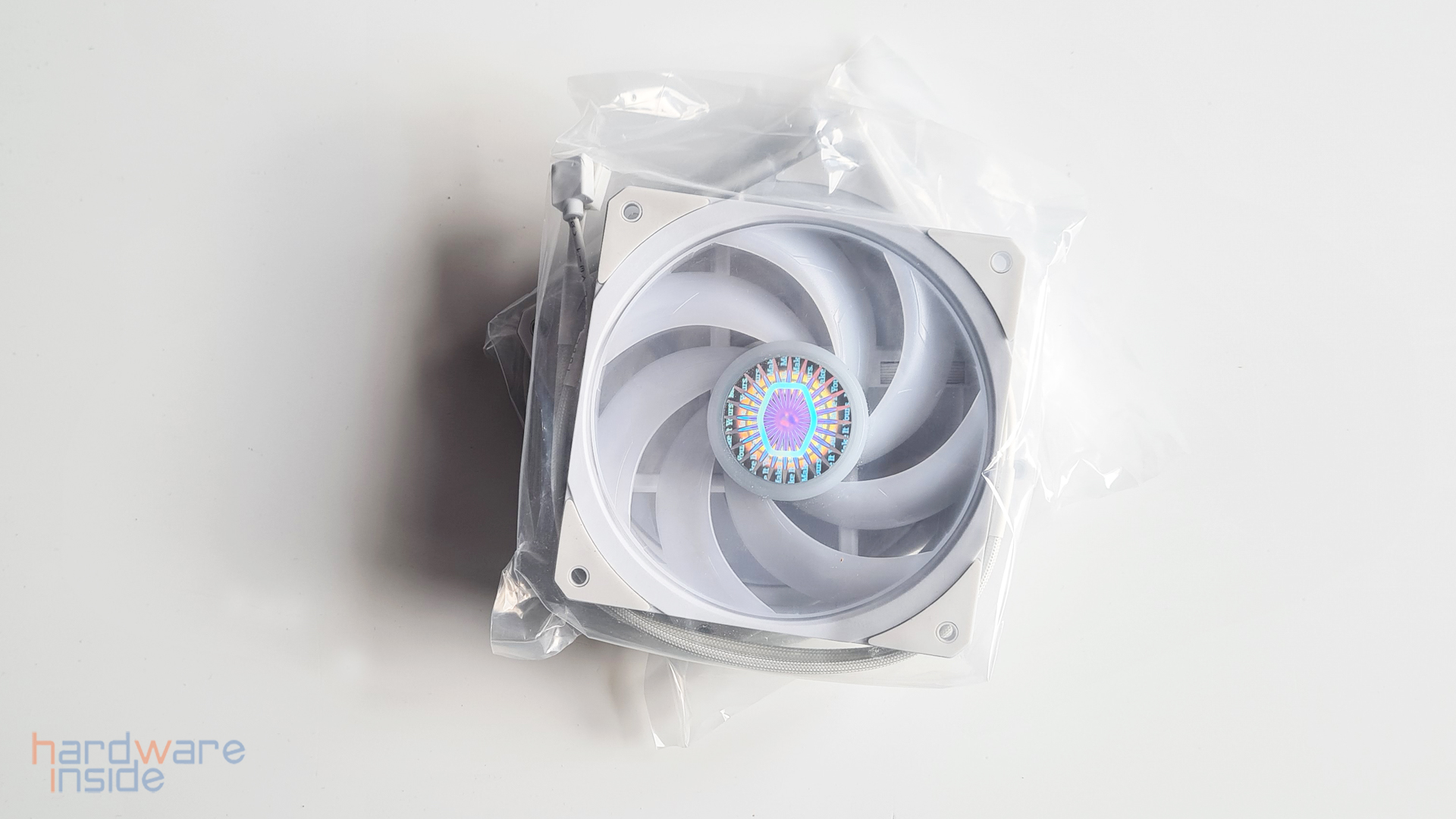 cooler master masterliquid pl240 flux white_4.jpg
