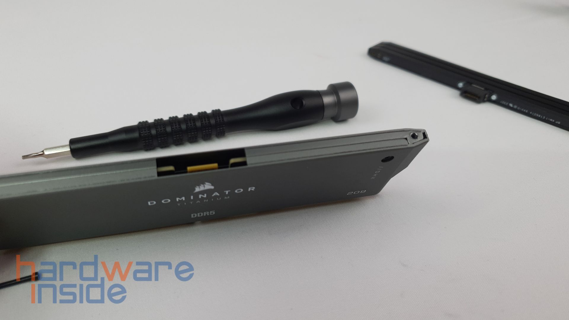 corsair-dominator-titanium-first-edition-headspreader-abmontiert.jpg