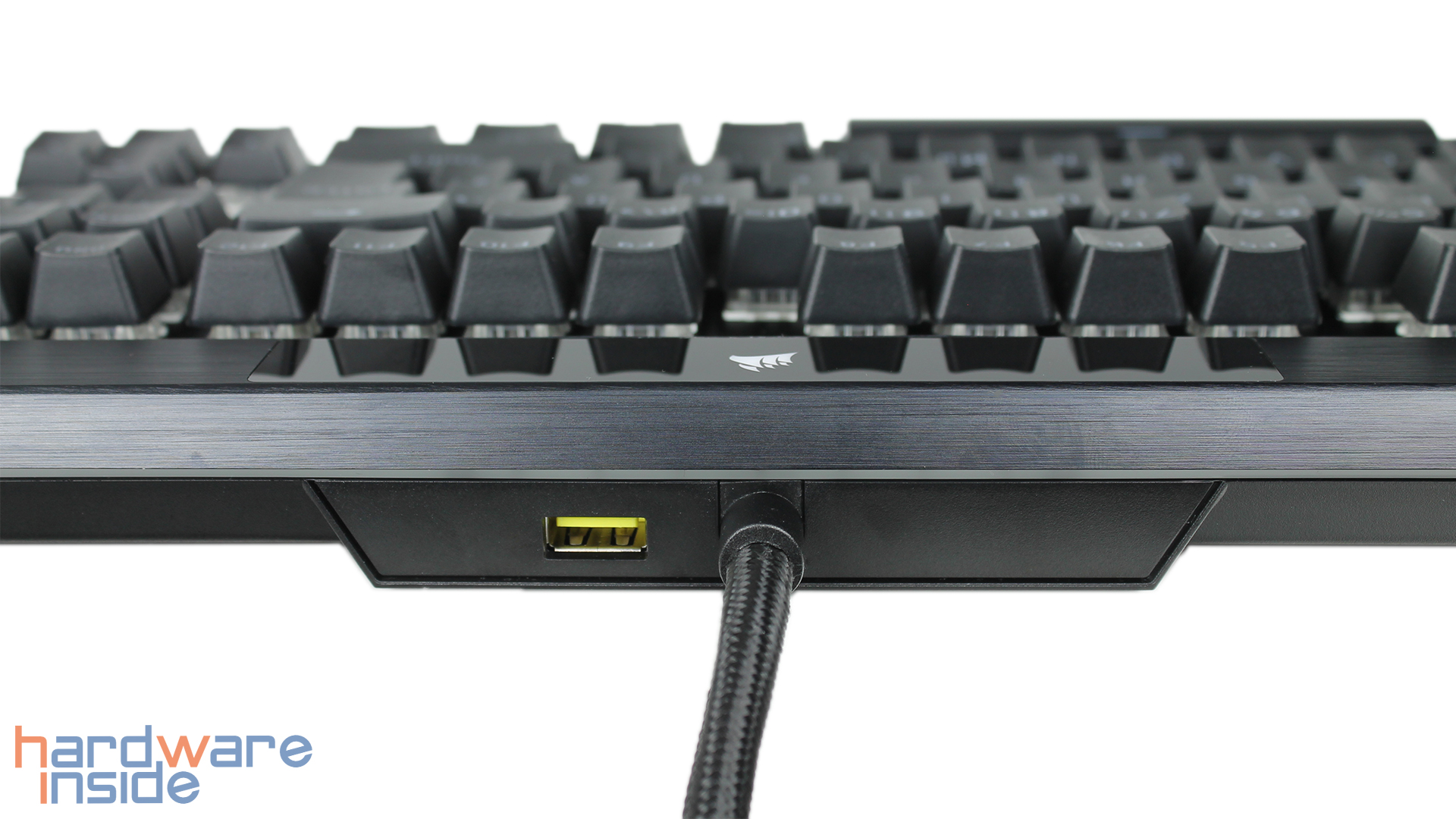 corsair-k100-rgb-usb-passthrough.jpg