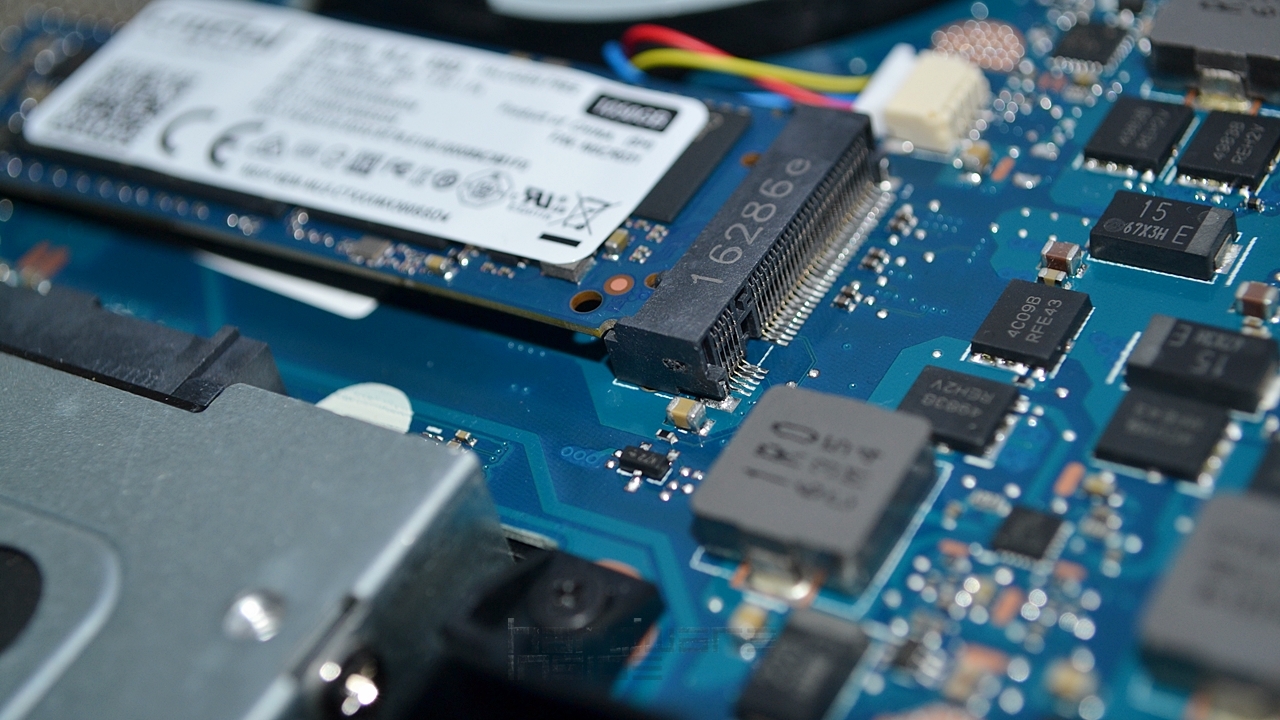 Crucial MX300 1TB, M.2