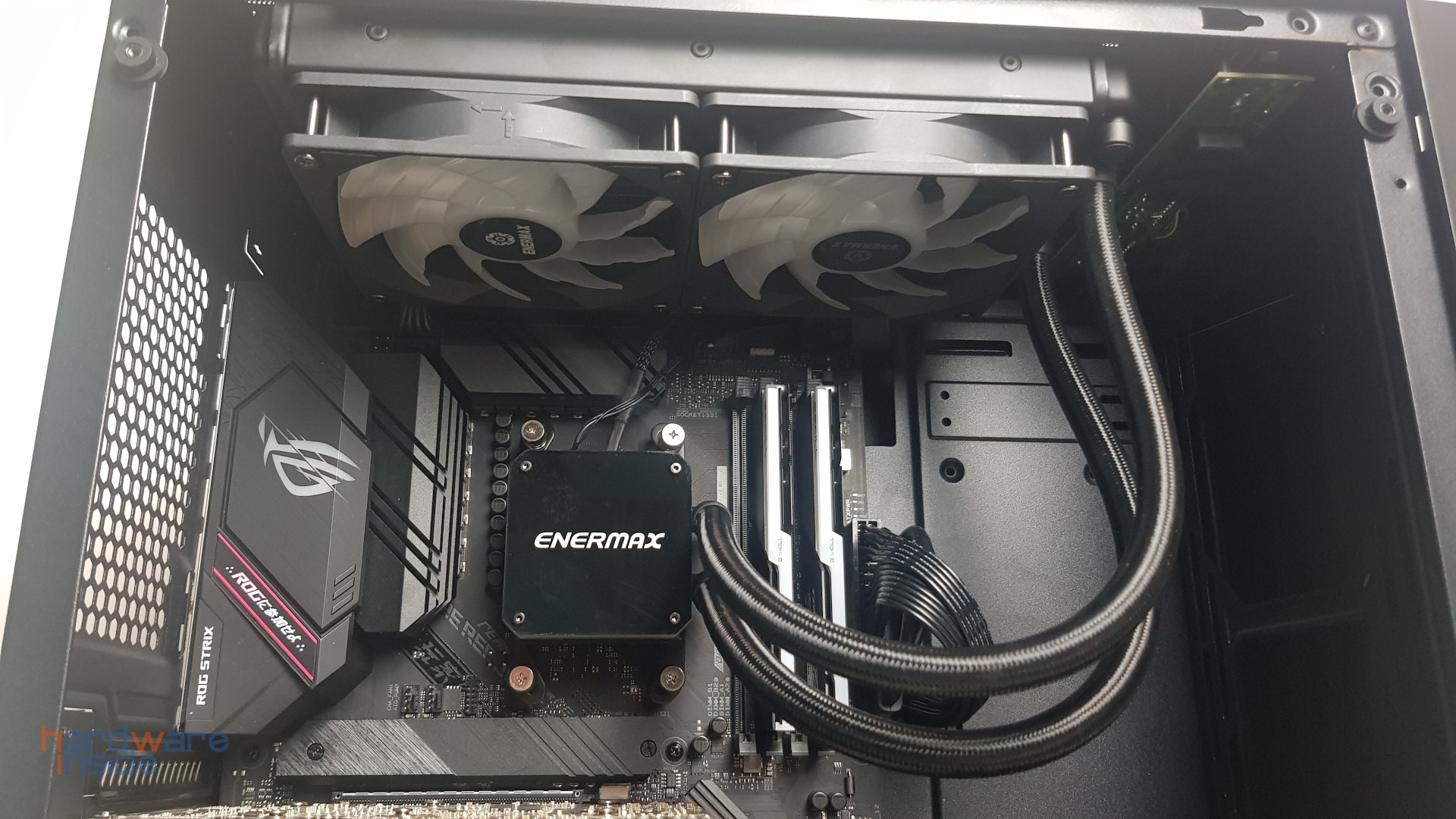 Enermax LIQMAX III 240 ARGB - 12.jpg