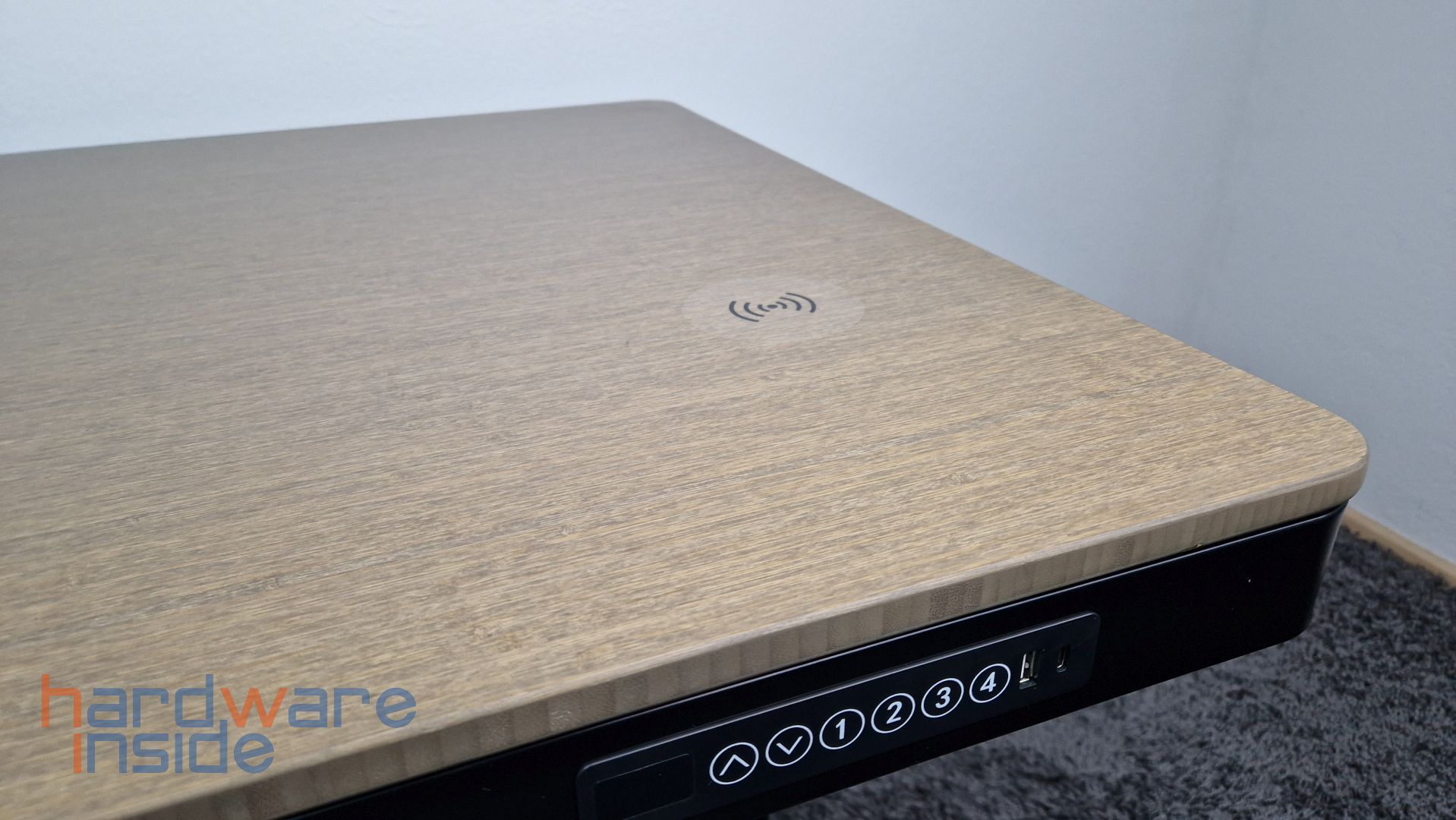 flexispot-q8-qi-ladestation.jpg