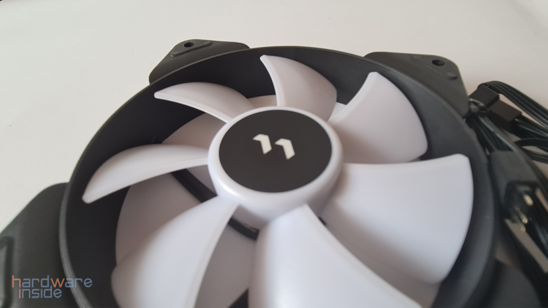 fractal design lumen s24 rgb_10.jpg