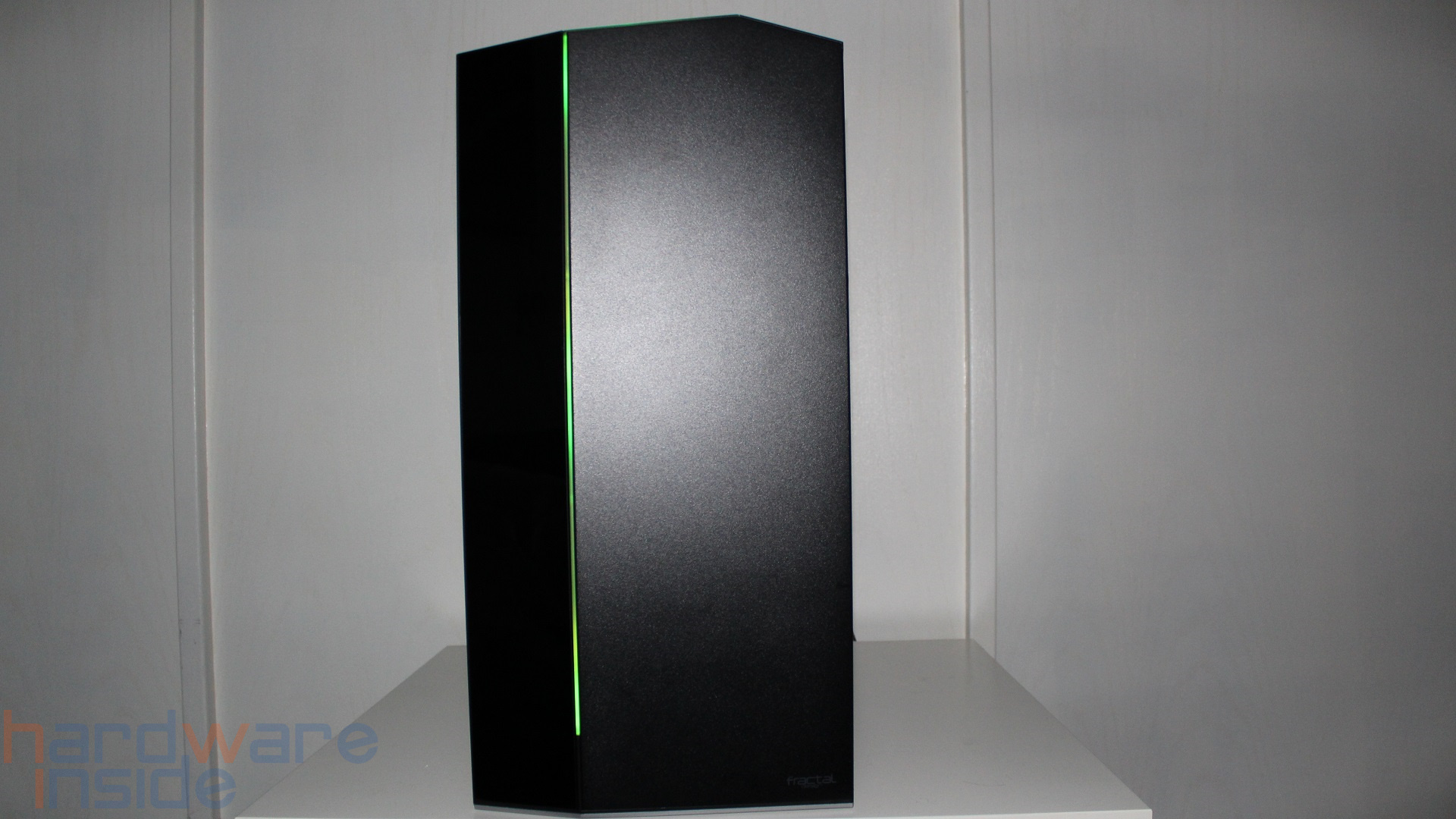 Fractal Design_VektorRS_Licht_1.jpg