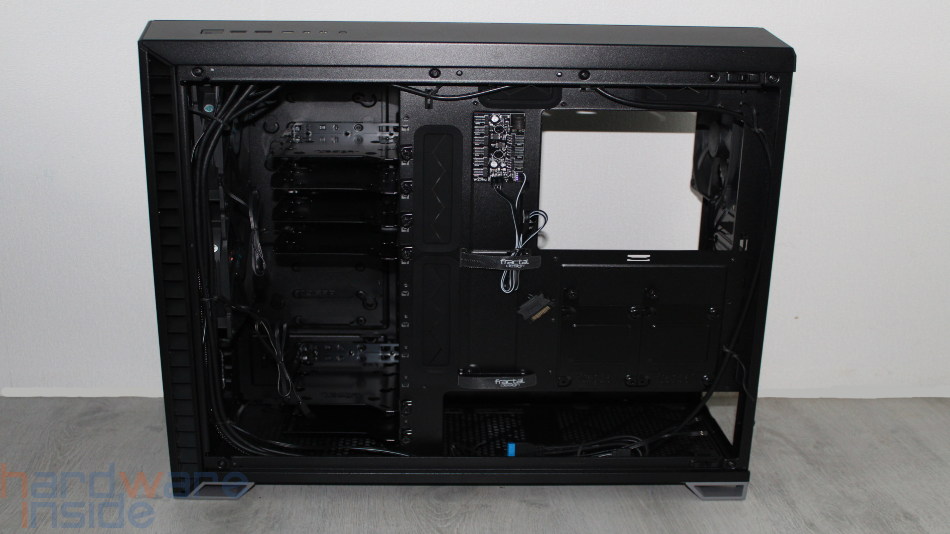Fractal_Design_VektorRS_Case_links_15.jpg