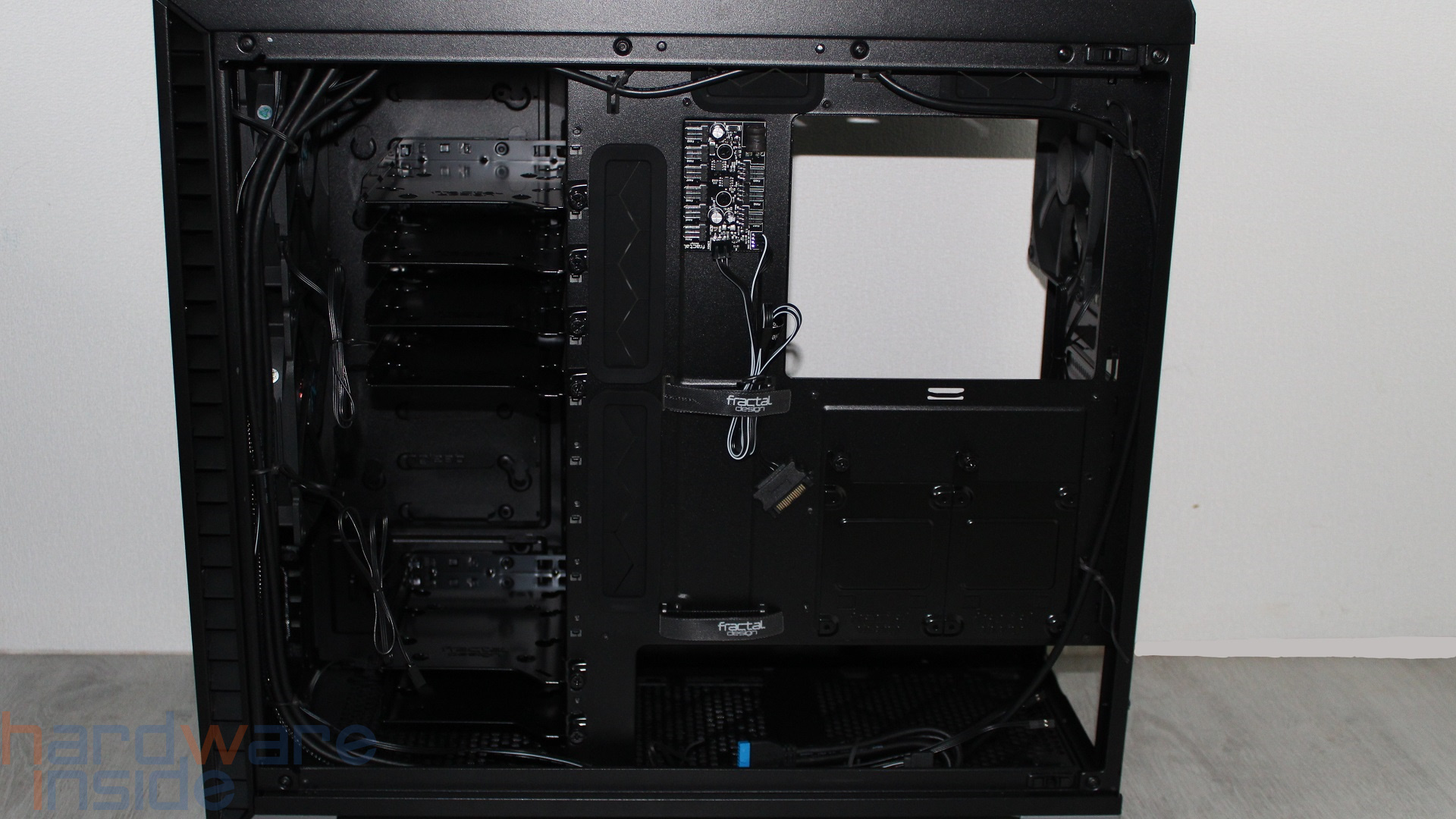 Fractal_Design_VektorRS_Case_LW_Käfig_25.jpg