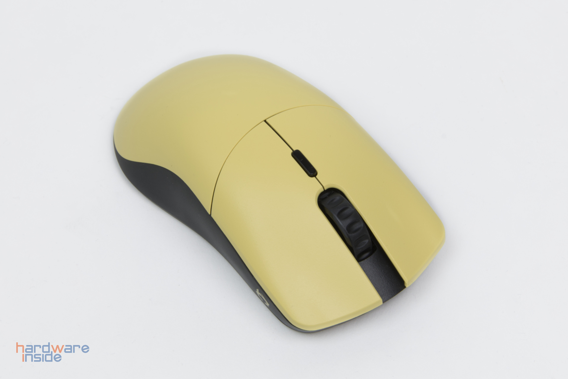 Glorious-Model-O-Pro-Wireless-Golden-Panda-10.jpg