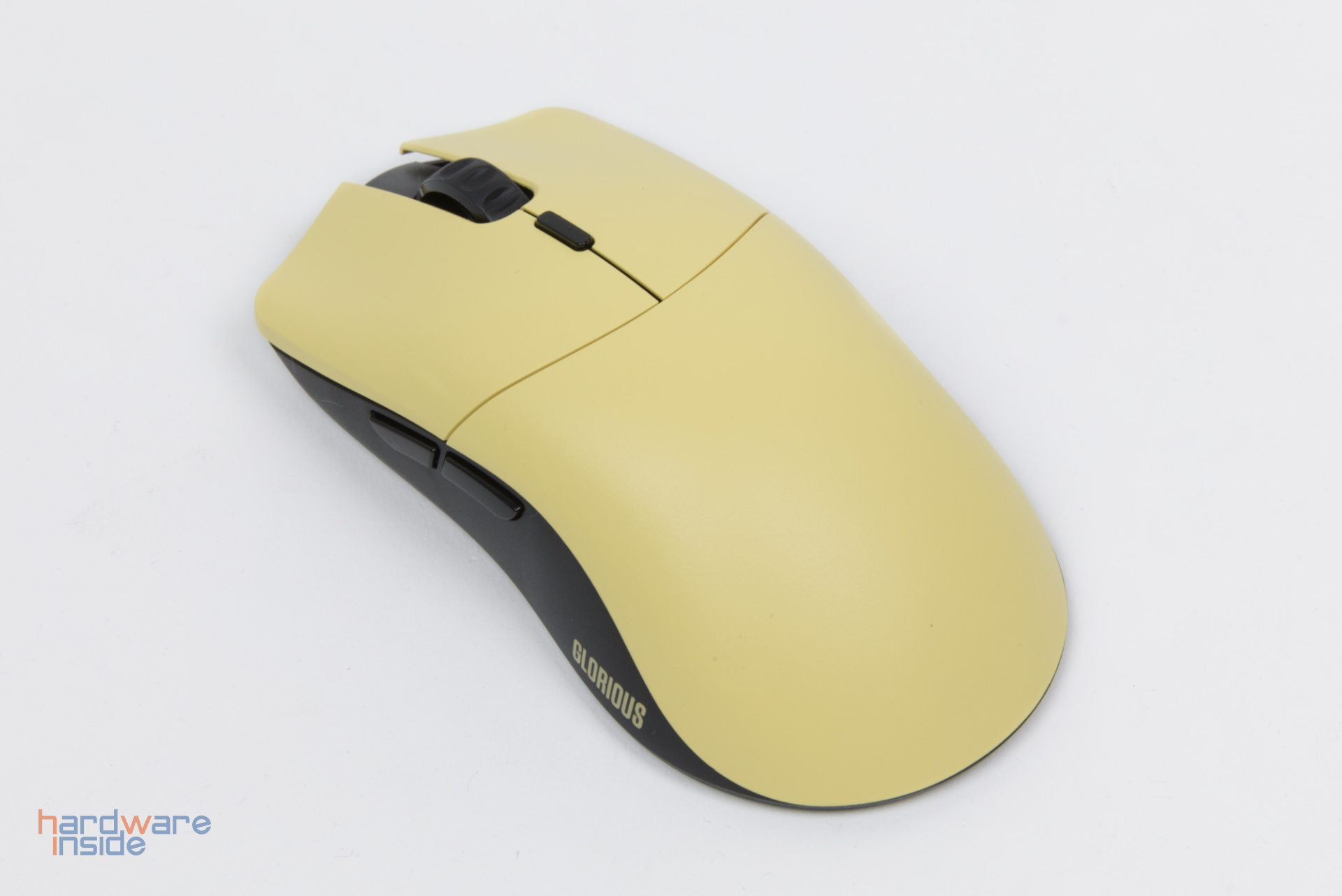 Glorious-Model-O-Pro-Wireless-Golden-Panda-6.jpg