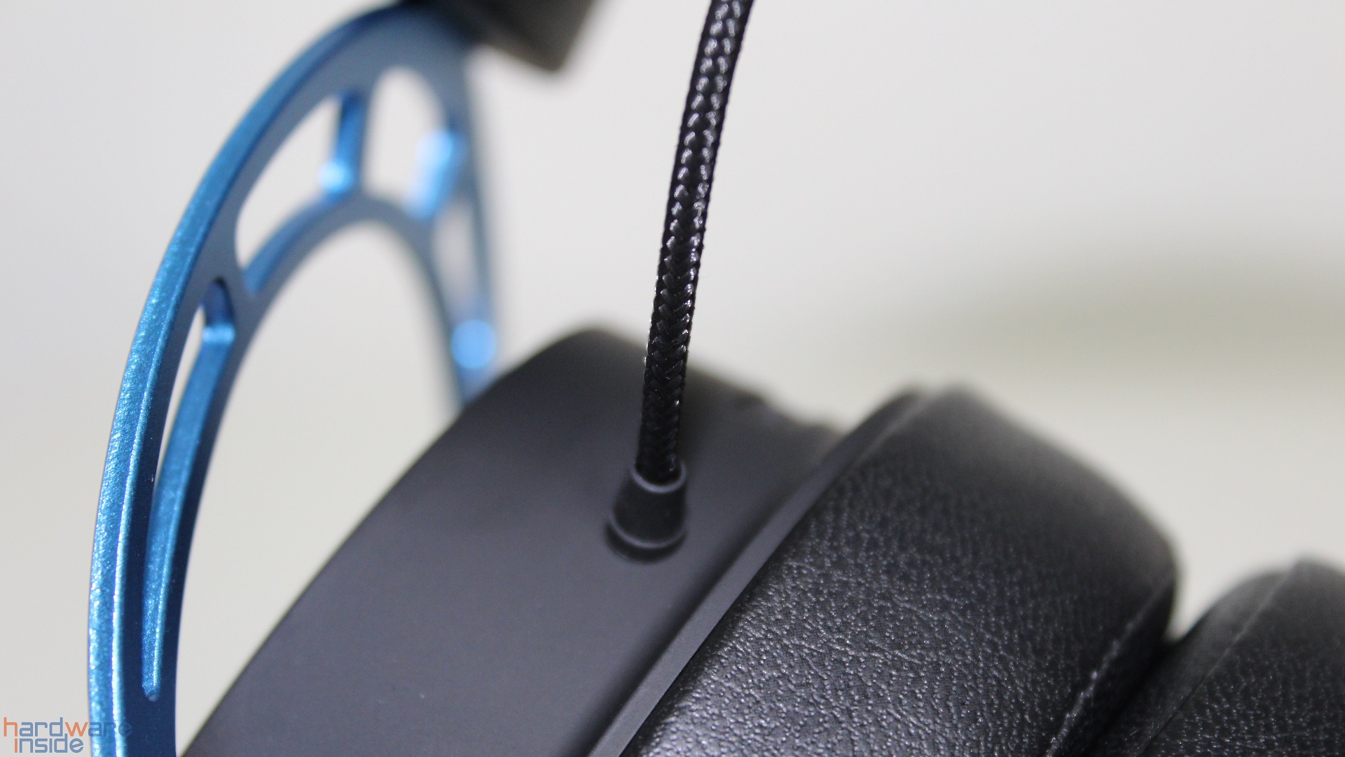 HyperX_Cloud Alpha S_Kabel_unten.jpg