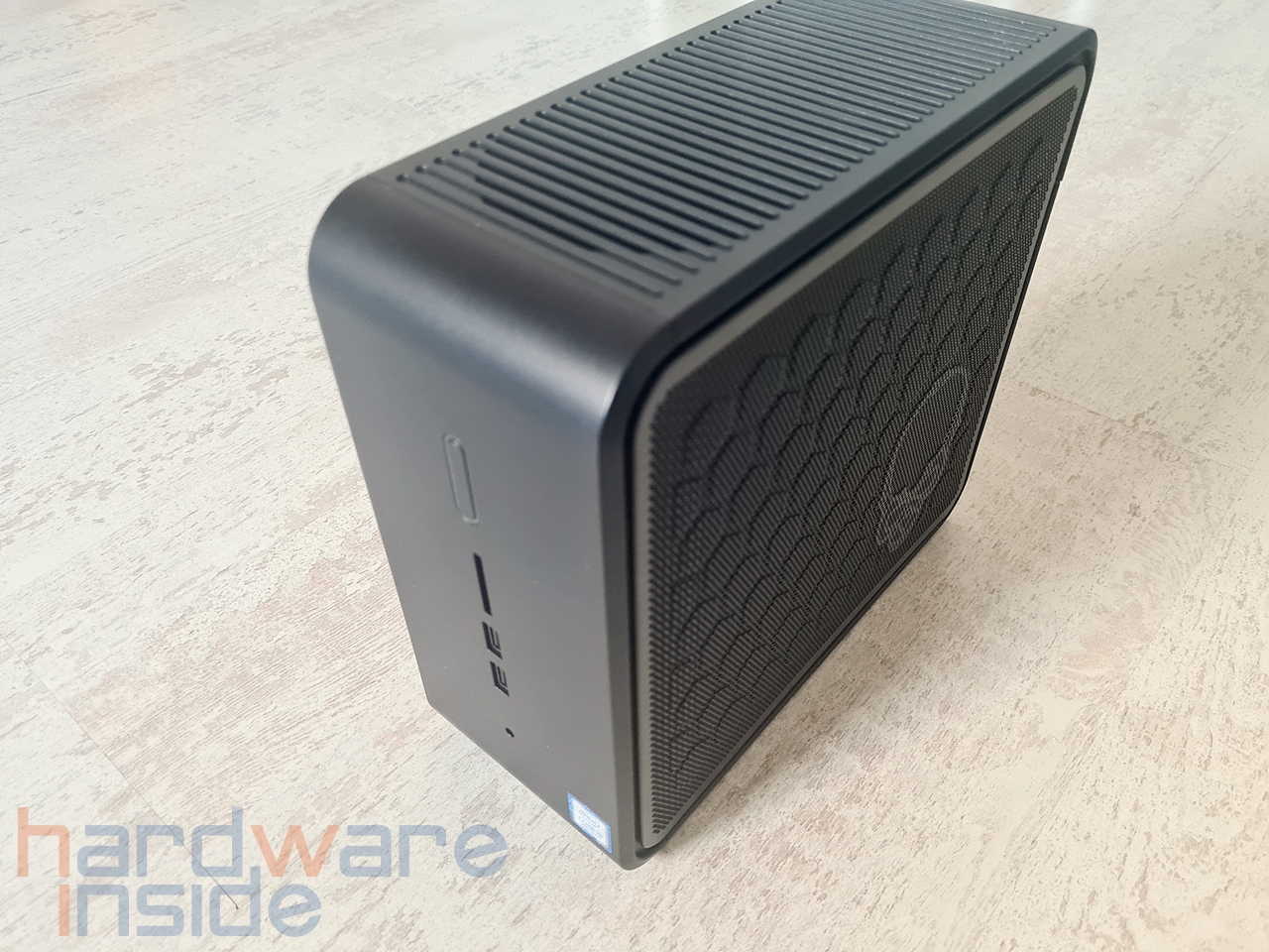 Intel NUC 9 Extreme Ghost Canyon Gehäuse