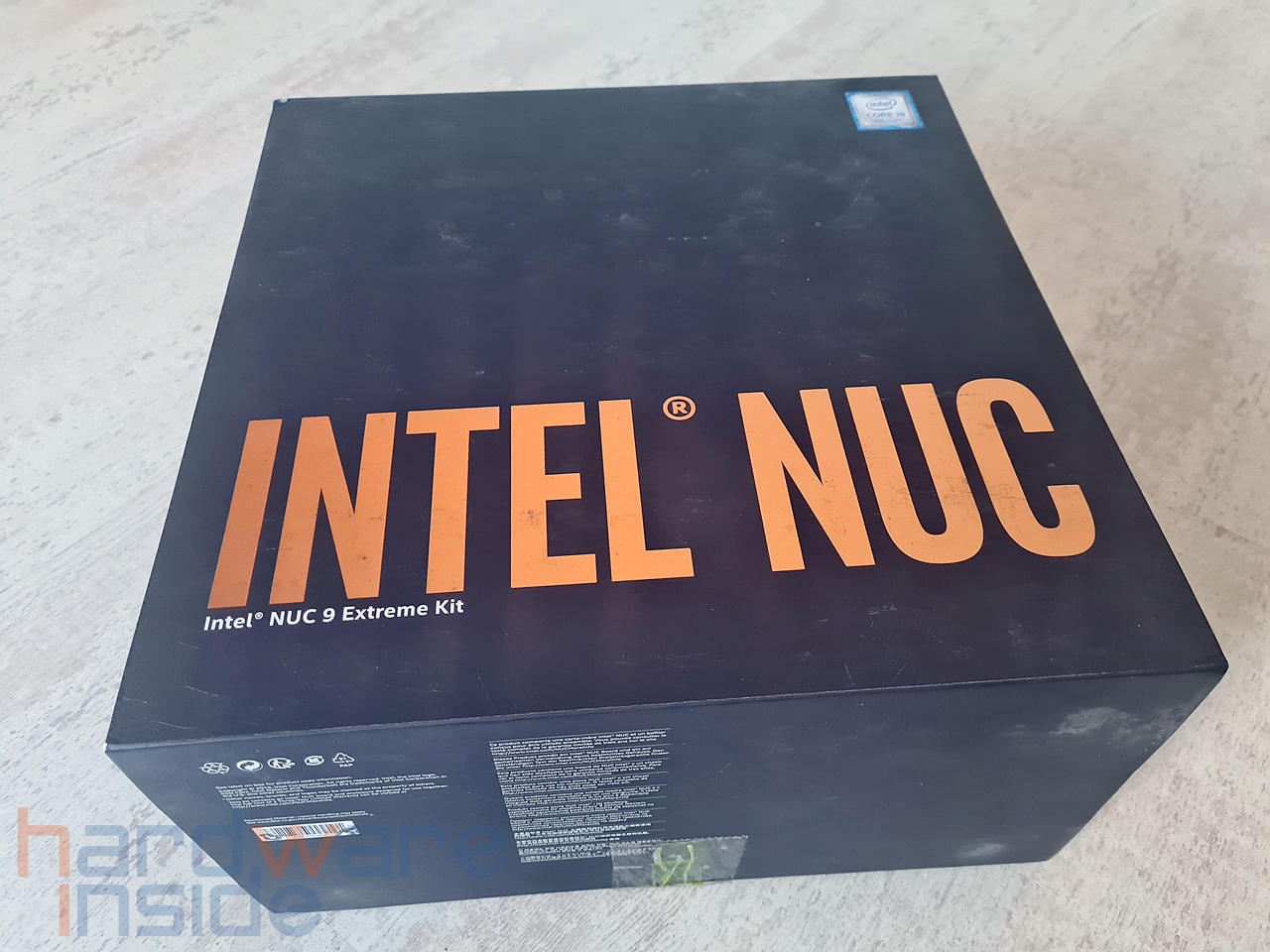 Intel NUC 9 Extreme Ghost Canyon Verpackung