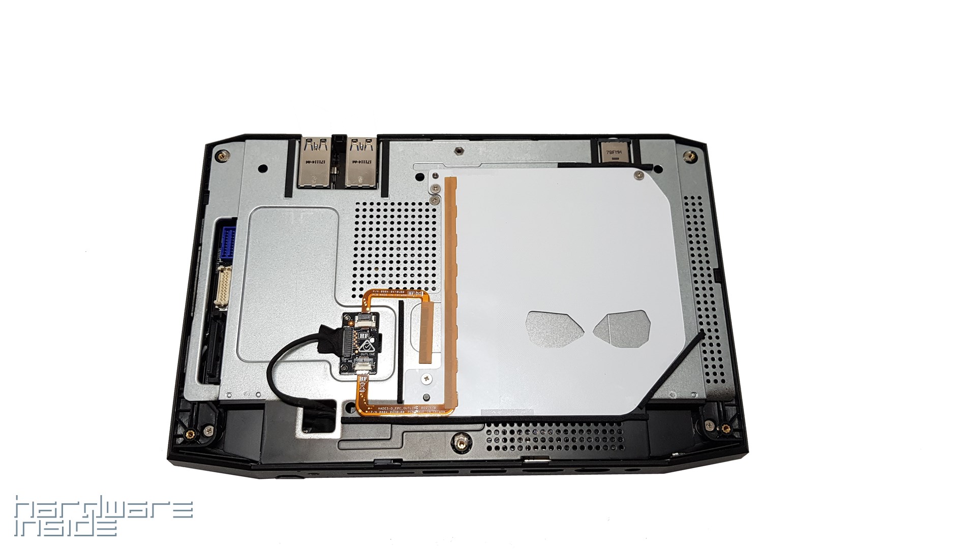 Intel NUC Kit NUC8i7HVK - Innen 1