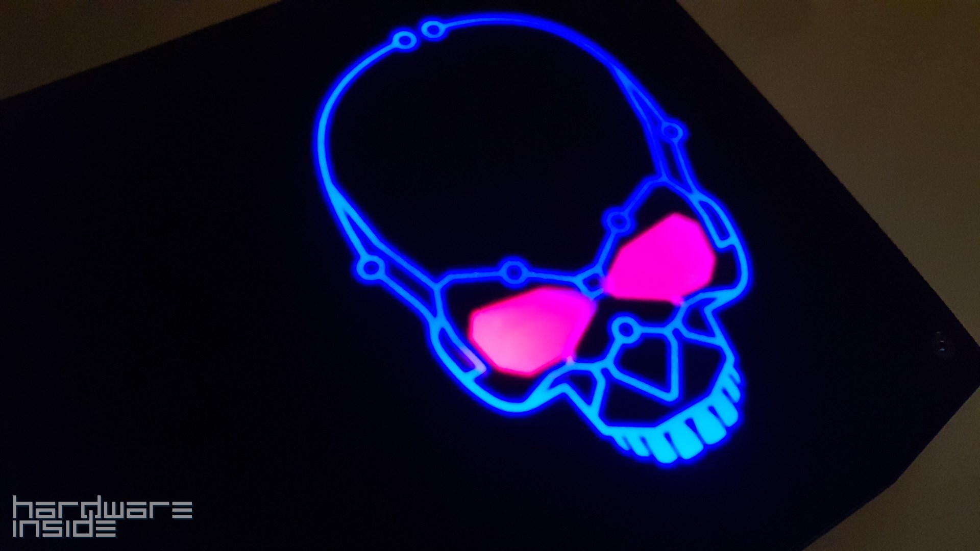 Intel NUC Kit NUC8i7HVK - Logo 1
